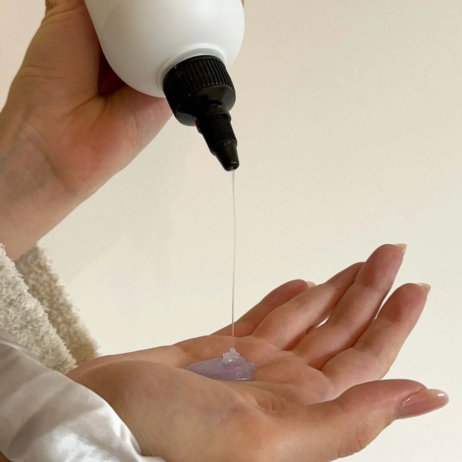 Mini Hydrating Shampoo Travel Size - Image 6